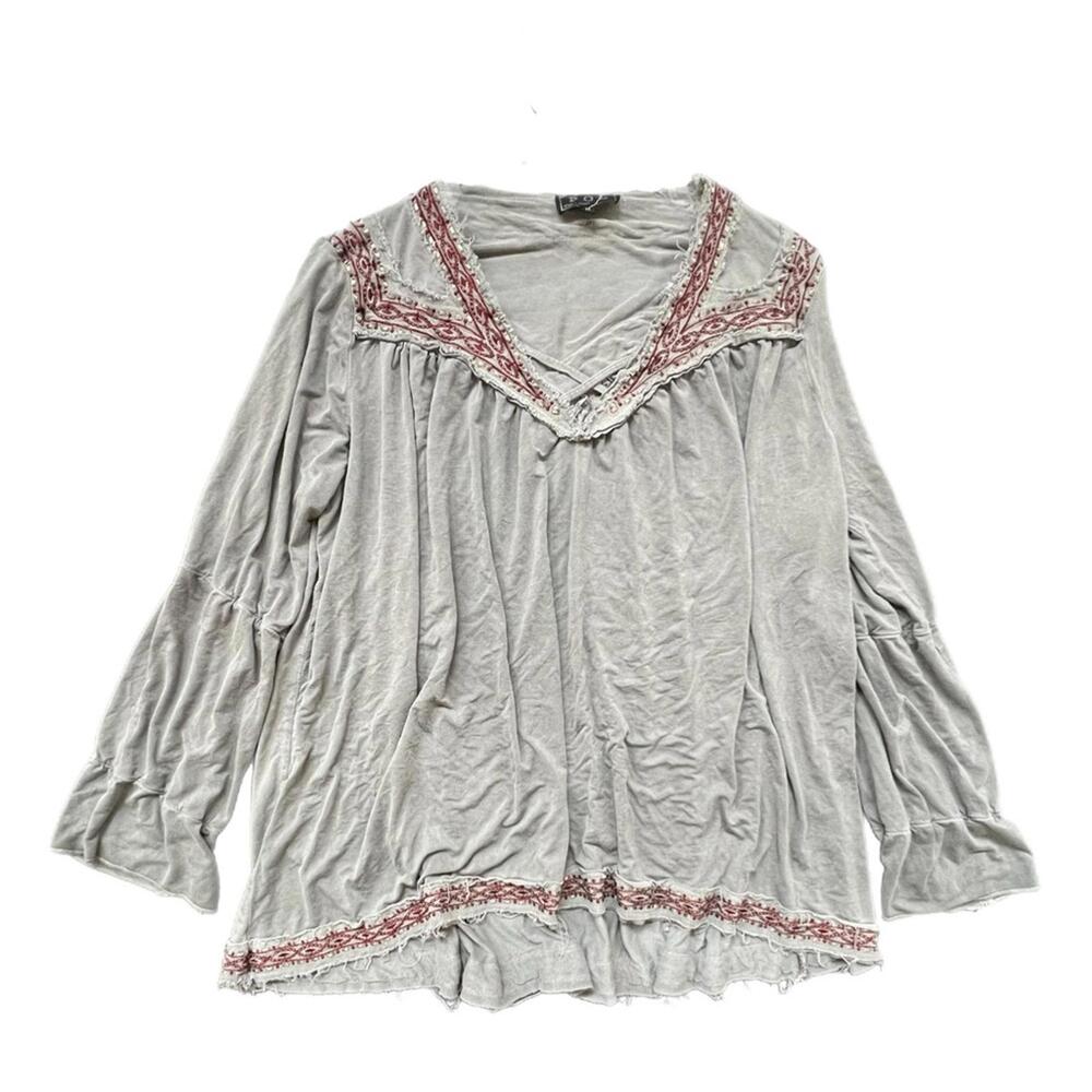 POL‎ Women's Gray Embroidered Top RCT336 with Red Accents & Frayed Edges - M